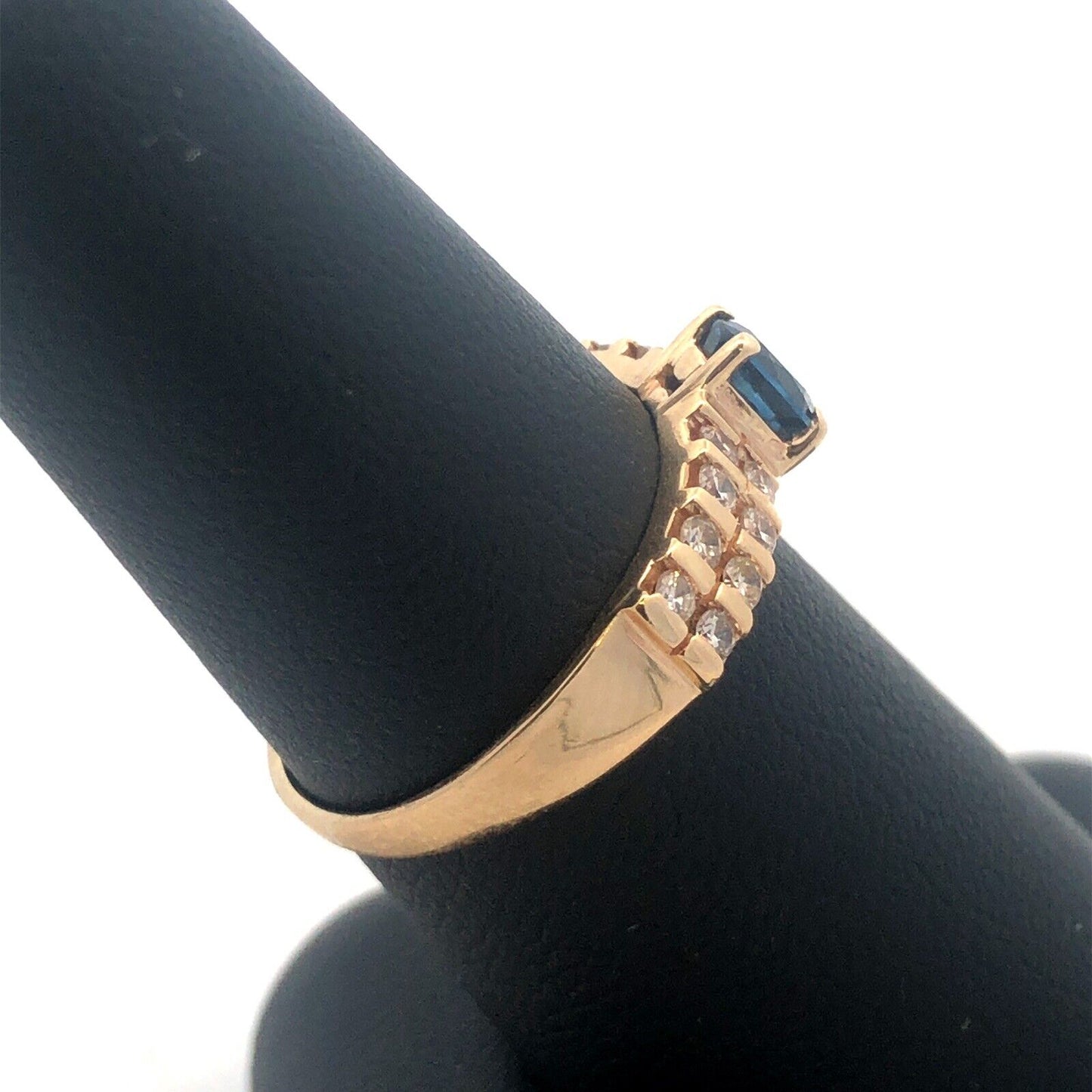 Vintage 14K Yellow Gold Oval Sapphire Diamond Accent Anniversary Ring