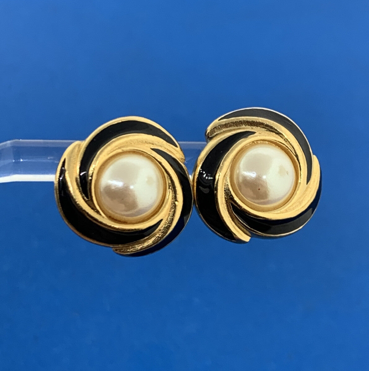 Richelieu Retro Faux Pearl Black Enamel Gold Tone Statement Stud Earrings