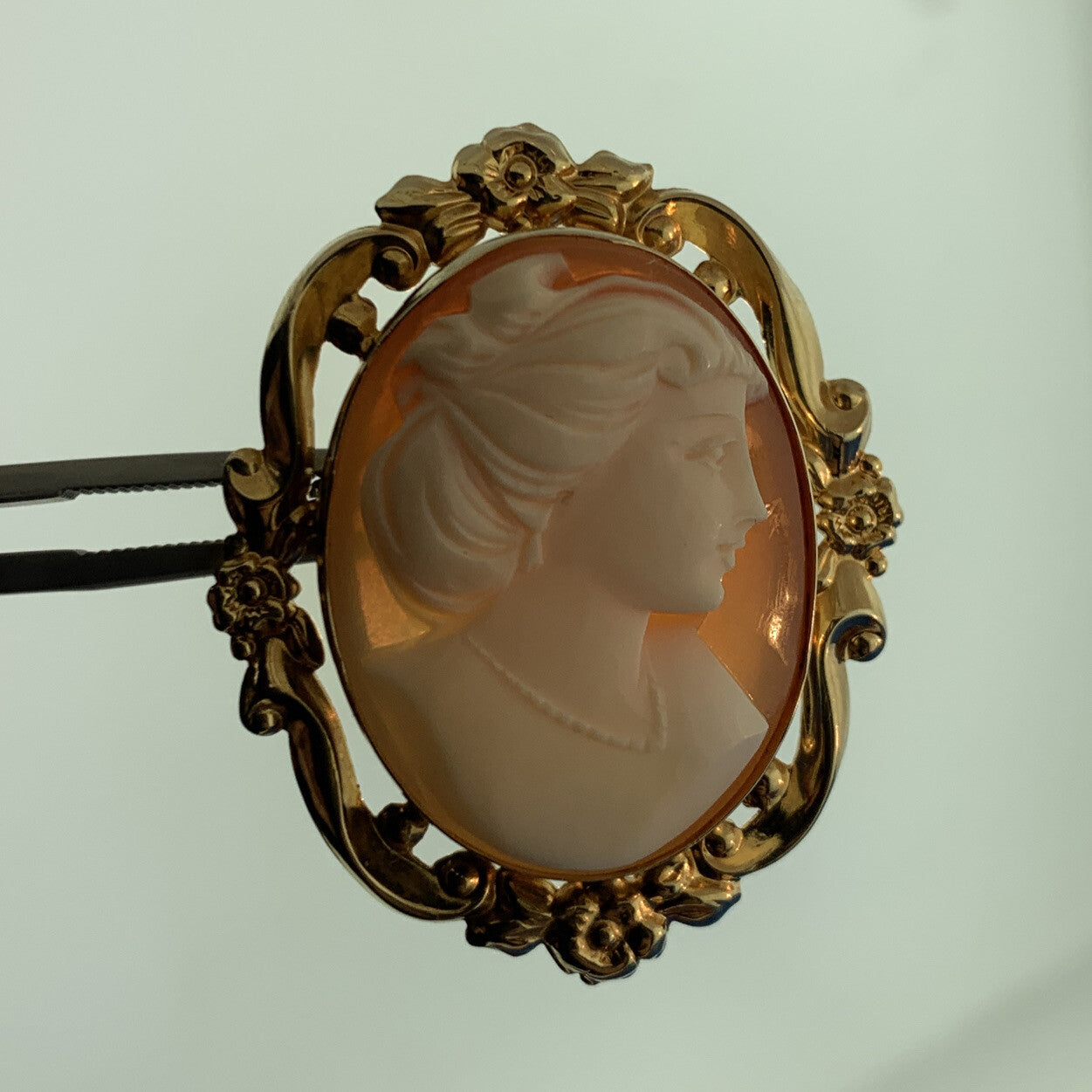 Estate 14K Yellow Gold Carved Cameo Floral Scroll Bezel Pin Brooch Pendant
