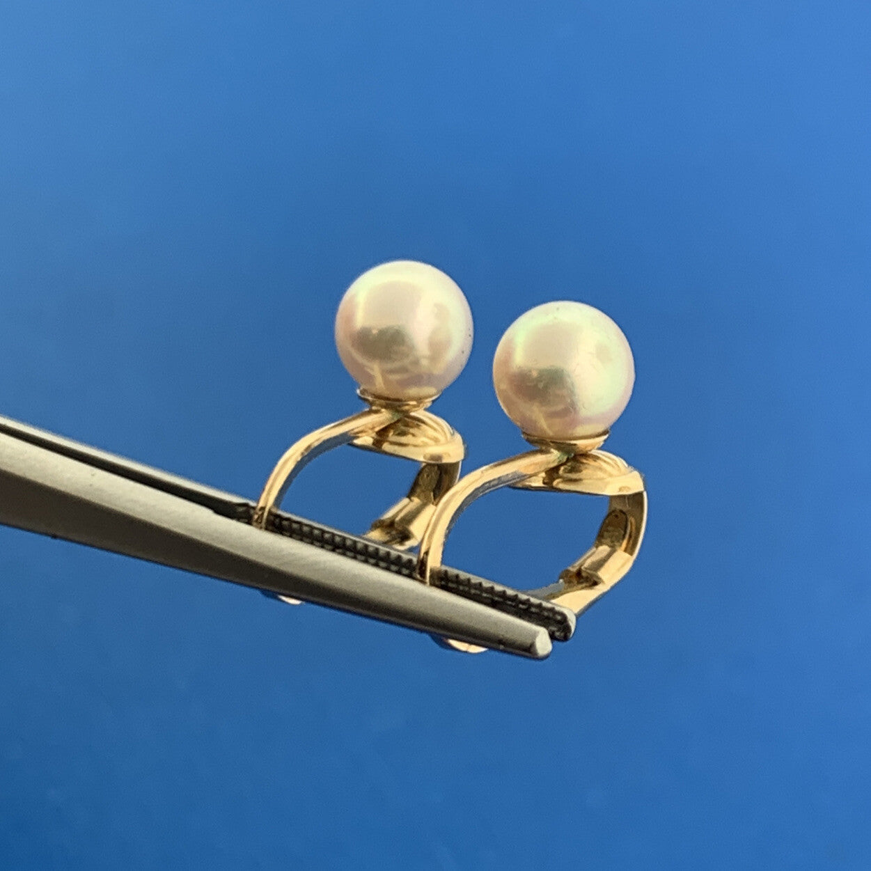 Gorgeous 14k Yellow Gold Cabochon 6.5mm White Pearl Leverback Drop Earrings
