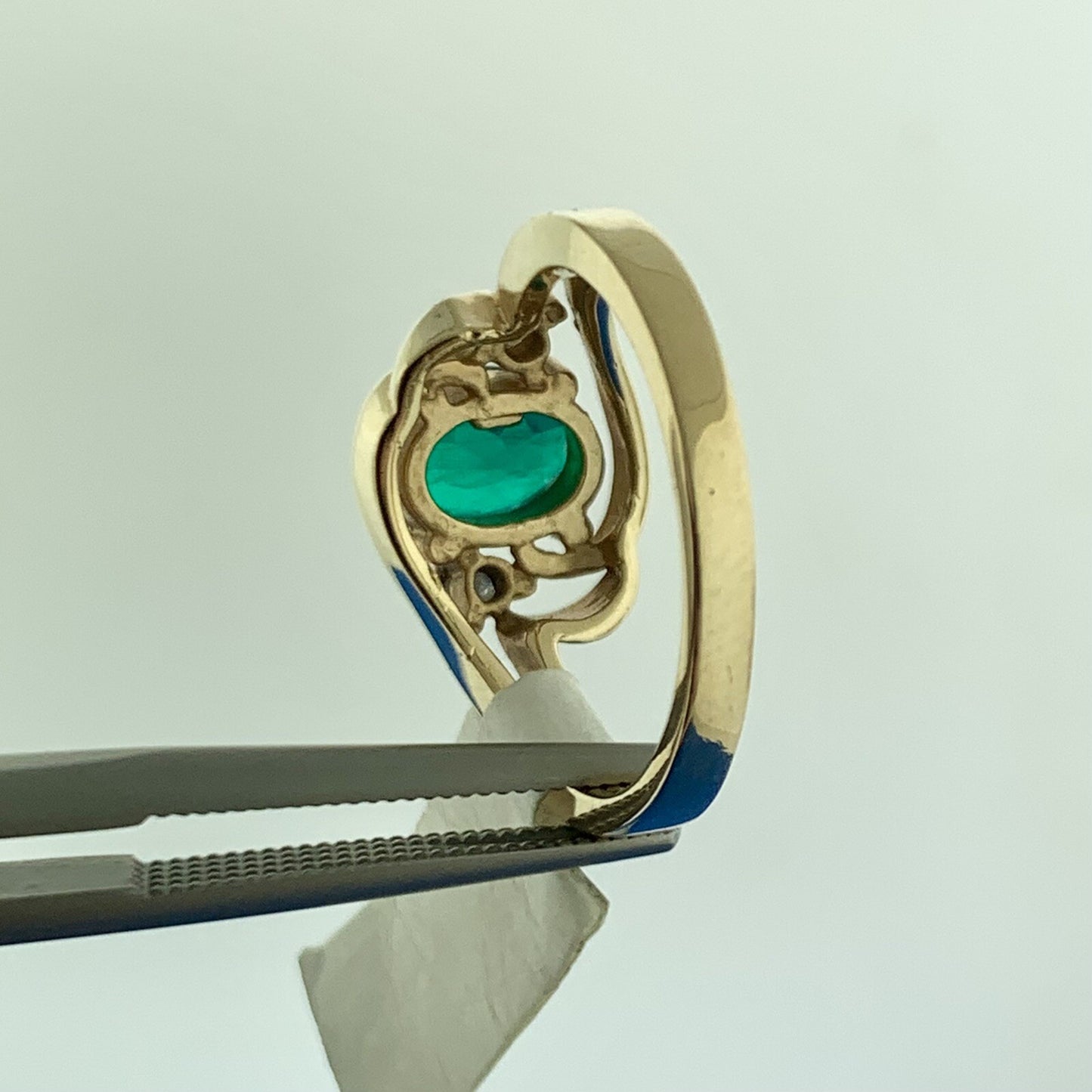 14k Yellow Gold Oval Emerald Diamond Accented May Anniversary Size 6 Ring