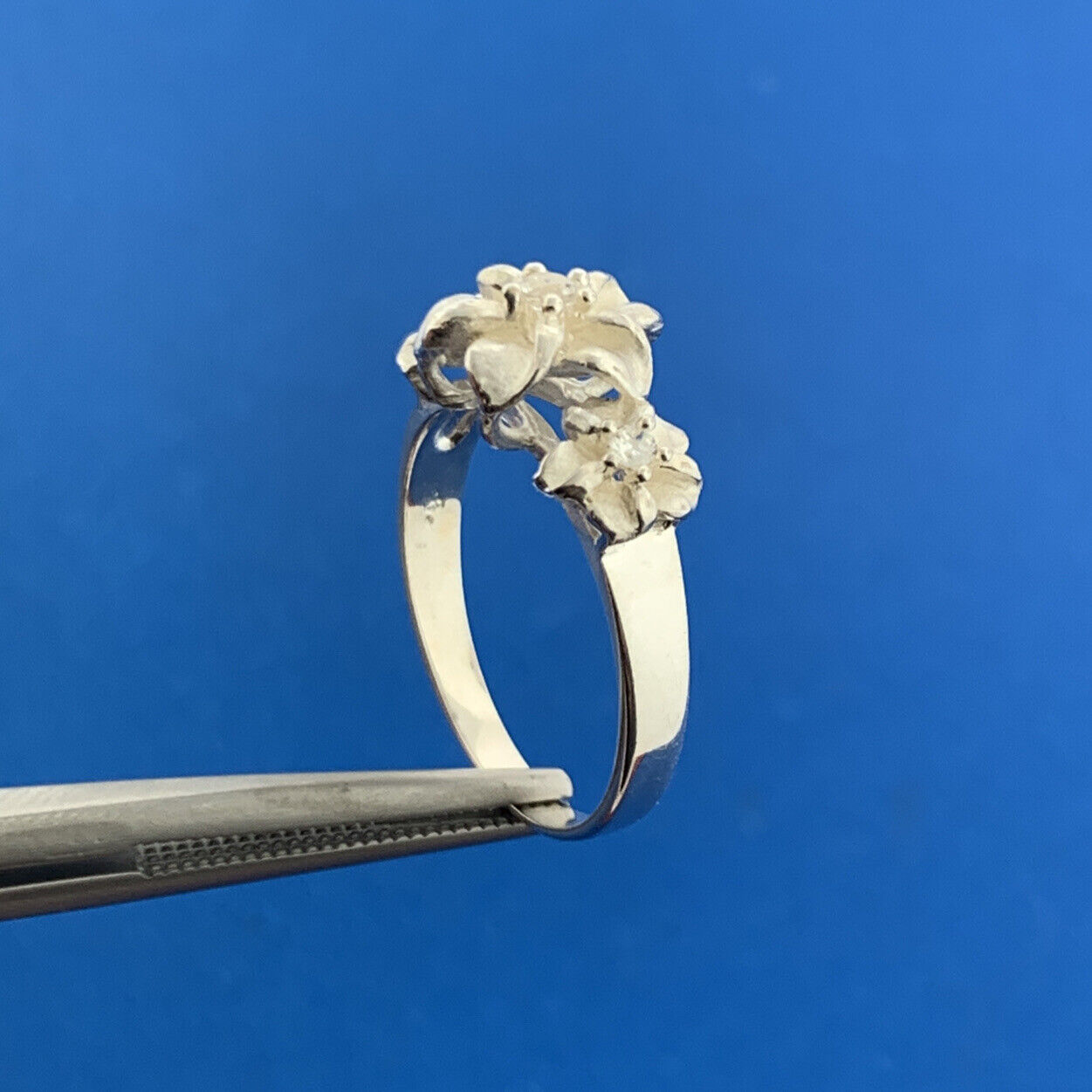 Lovely 925 Sterling Silver Cubic Zirconia CZ Daisy Floral Trio Cocktail Ring