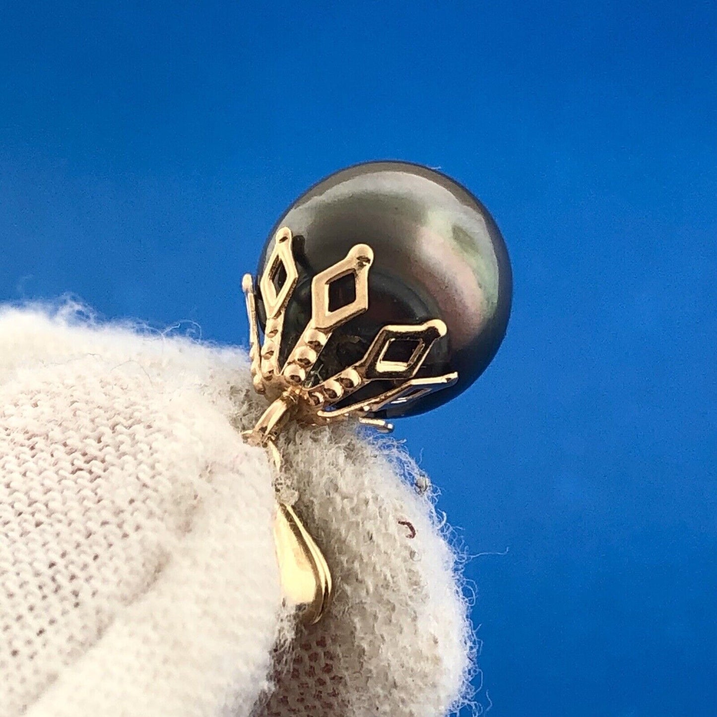 14K Yellow Gold Black Pearl Drop Pendant