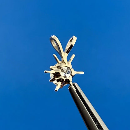 Gorgeous 10k White Gold Round Cut Solitaire Diamond Radiant Star Pendant