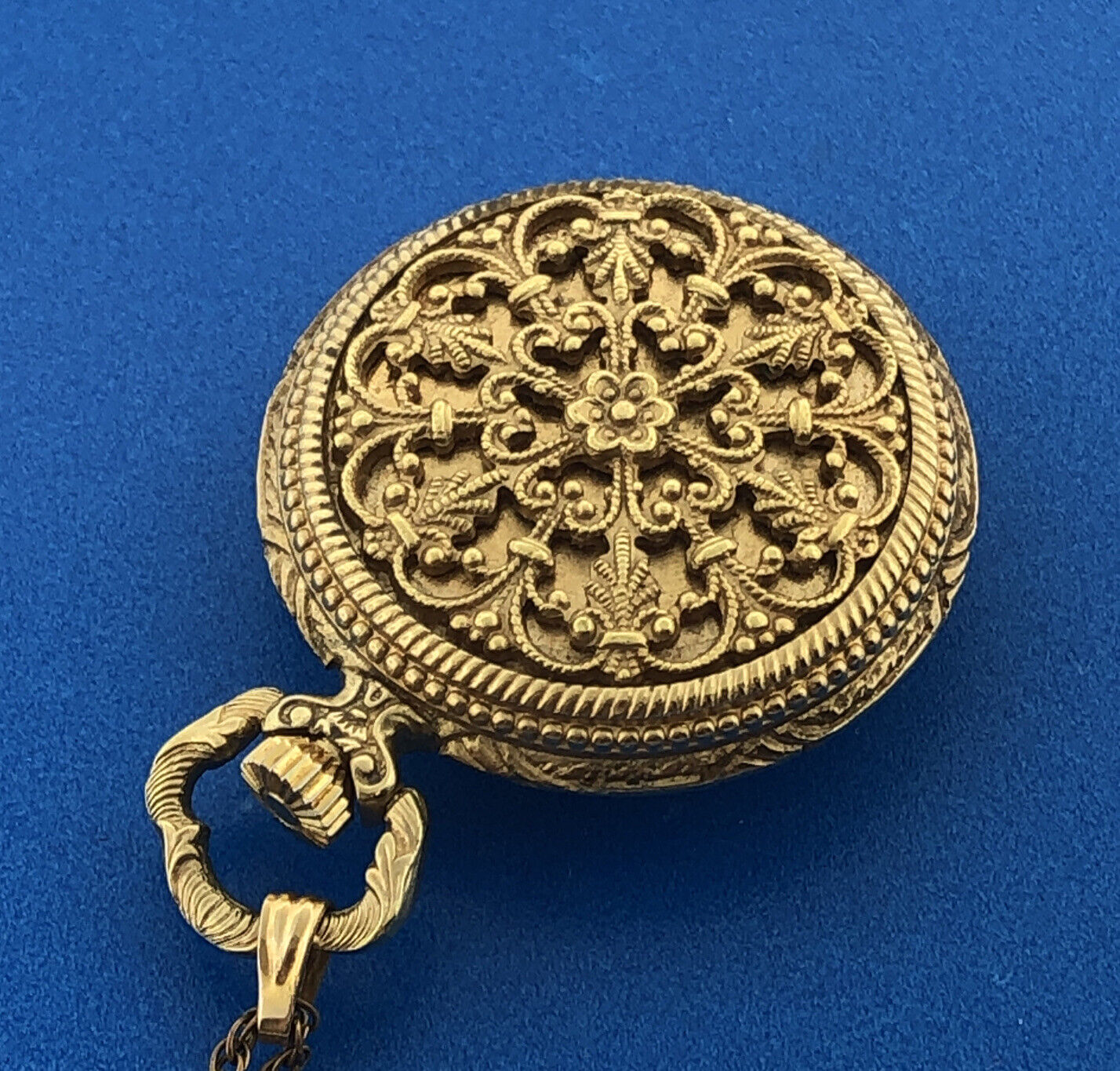 Elgin Gold Tone Ornate 17 Jewels Ladies Floral Pendant Watch With Chain Fob/Box