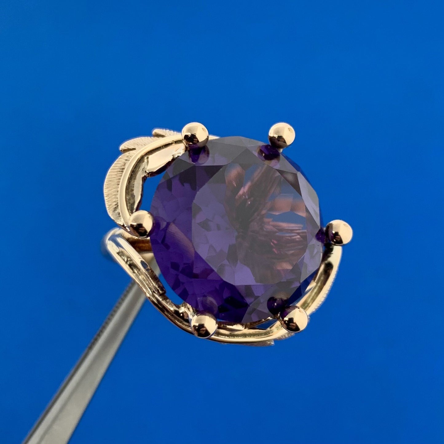 14K Yellow Gold Purple Sapphire Solitaire Statement Cocktail Size 7.75 Ring