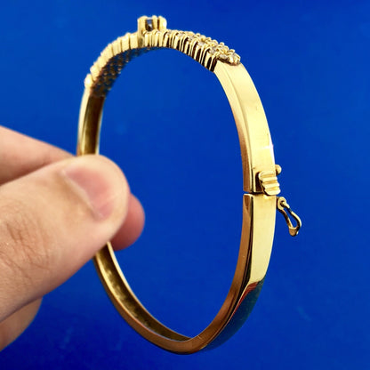 Vintage Designer Elegant 18K Yellow Gold Diamond Hinged Bangle Cuff Bracelet