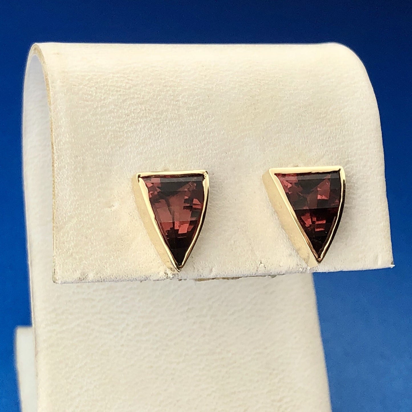 Modernist 14K Yellow Gold Rhodolite Garnet Trilliant January Stud Earrings