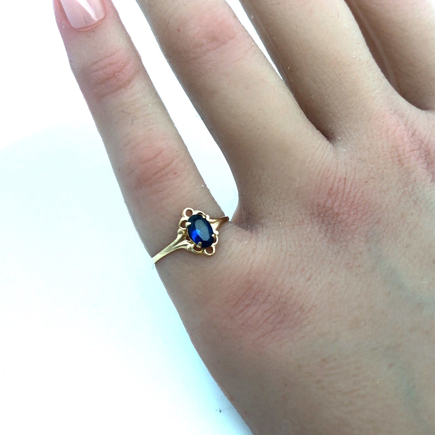 Vintage 10K Yellow Gold Oval Blue Spinel Promise Sweetheart August Occasion Ring