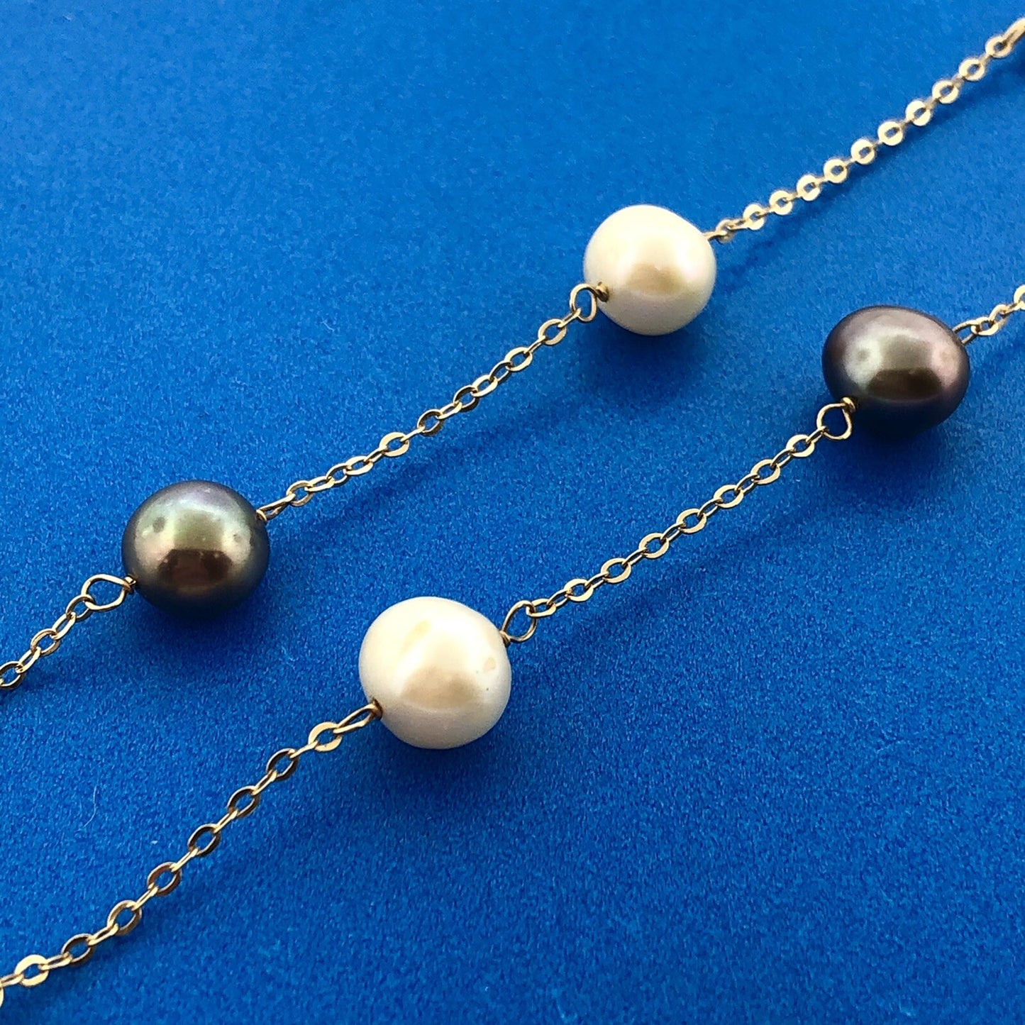 Designer 14K Yellow Gold Black And White Pearl Station Oval Link Necklace