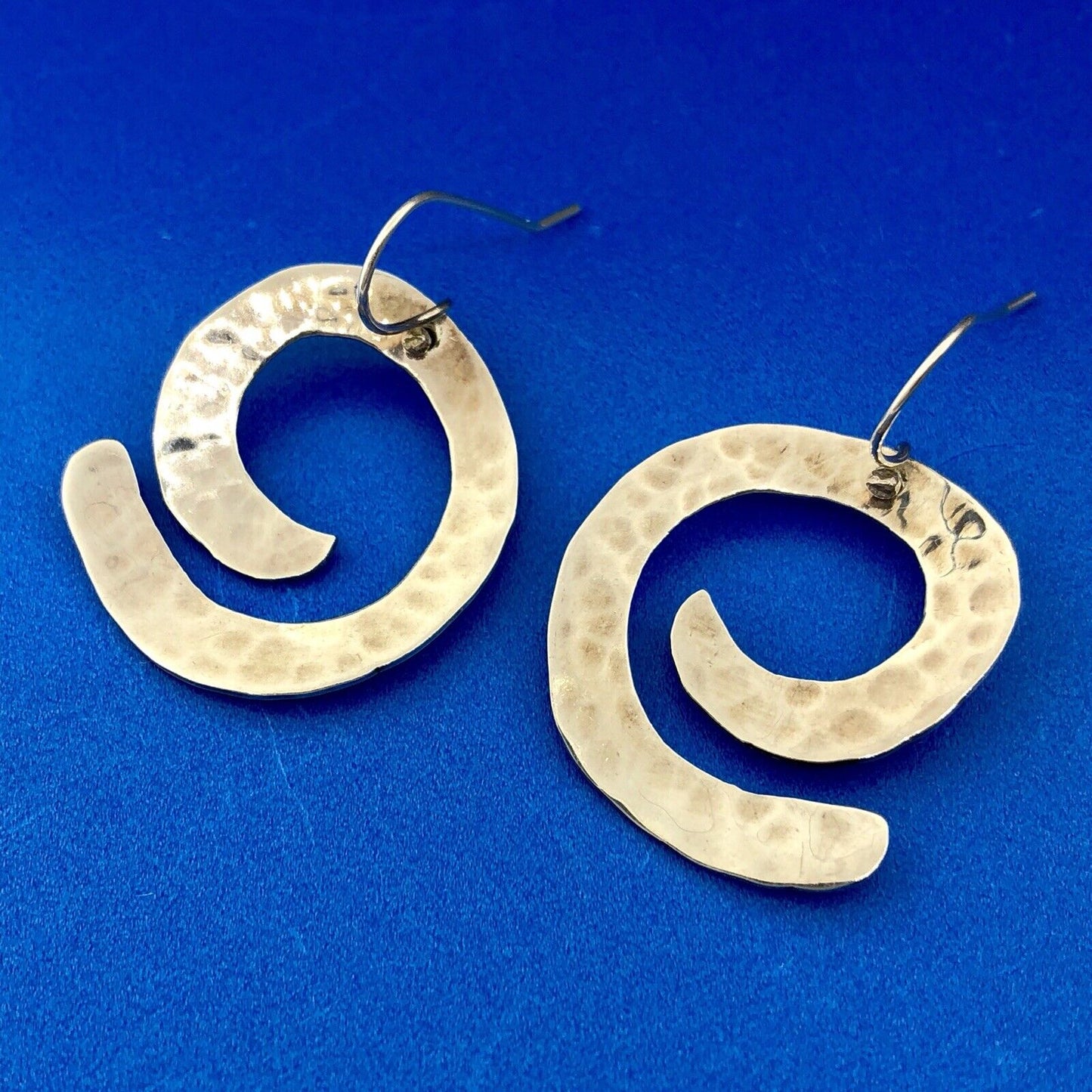 Sterling Silver 925 Hammered Modernist Crop Circle Swirl Dangle Drop Earrings