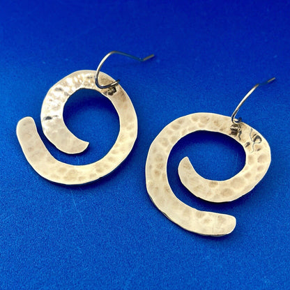 Sterling Silver 925 Hammered Modernist Crop Circle Swirl Dangle Drop Earrings