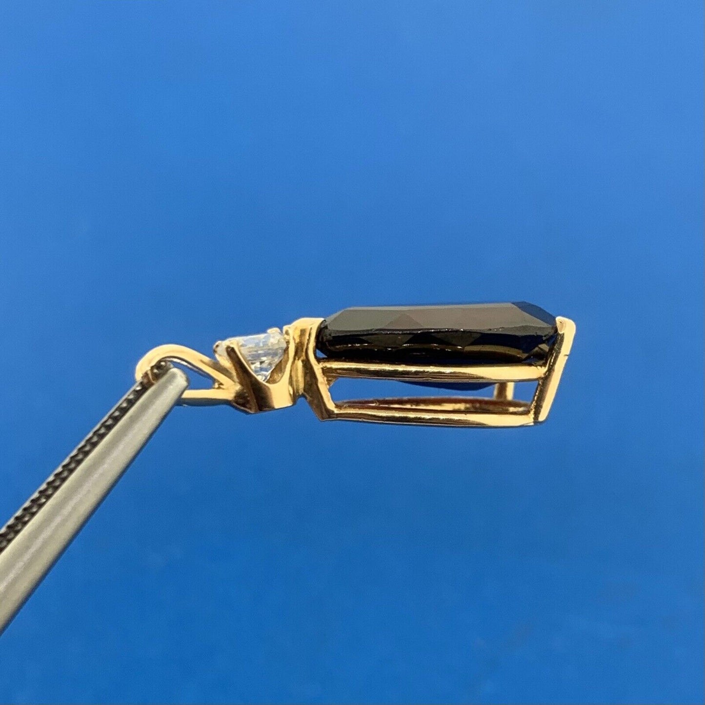 14K Yellow Gold Pear Shaped Garnet Round Diamond Accented Teardrop Pendant