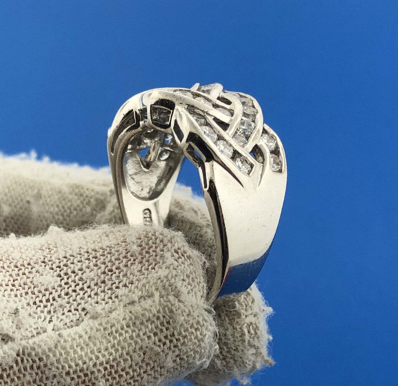 Stunning Sterling Silver 925 Sparkling White CZ Braided Band Ring Size 8.25