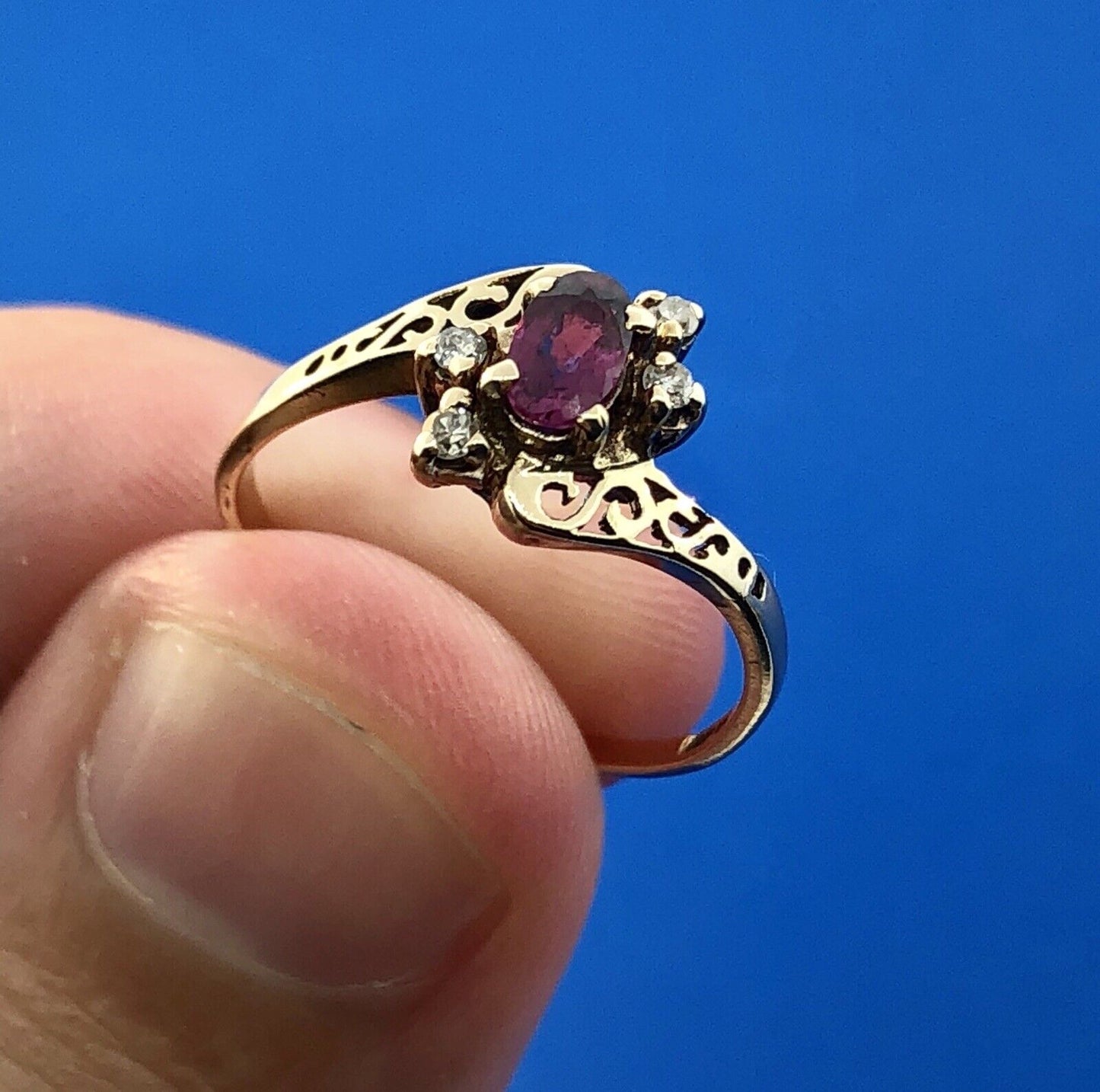 Vintage 10K Yellow Gold Garnet Diamond January Anniversary Bypass Ring