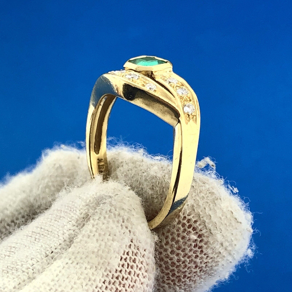 Modernist Free Form 18K Yellow Gold Emerald Diamond May Anniversary Ring