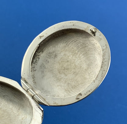 Vintage 925 Sterling Silver Floral Vine Scroll Round Locket Pendant