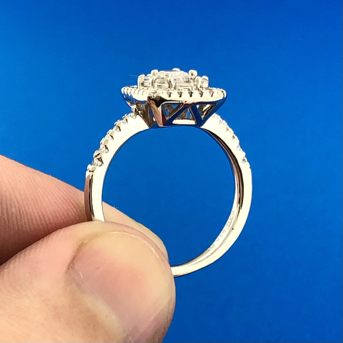 Stunning 925 Sterling Silver Cubic Zirconia CZ Halo Cluster Engagement Ring