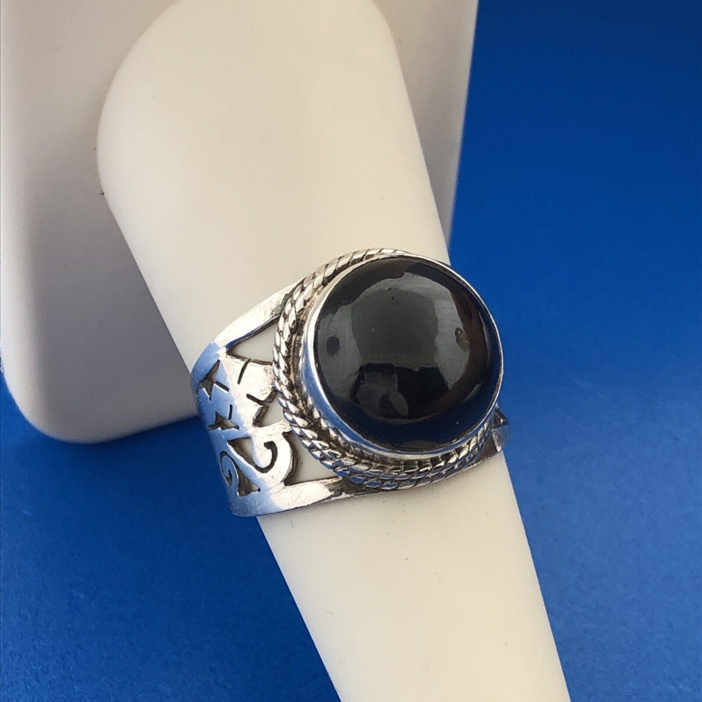 925 Sterling Silver Garnet Cabochon January Occasion Open Work Dome Ring