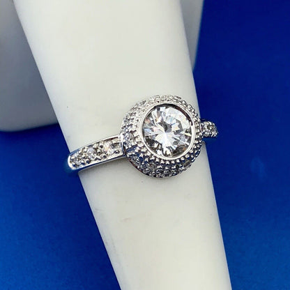 Stunning Sterling Silver Cubic Zirconia CZ Solitaire W/Accents Engagement Ring