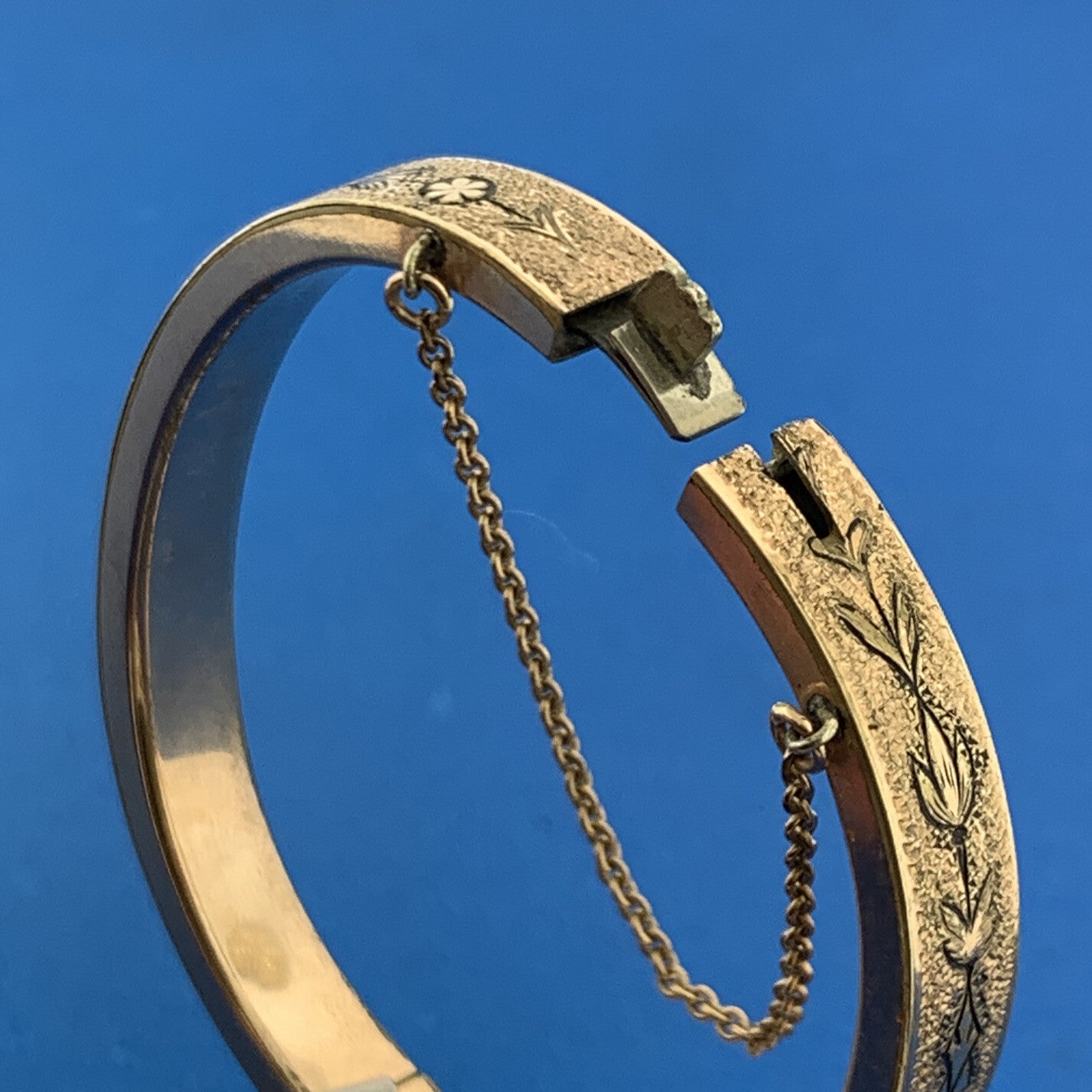 Antique Victoria Gold Filled Floral Etched Textured Hinged Bangle Bracelet