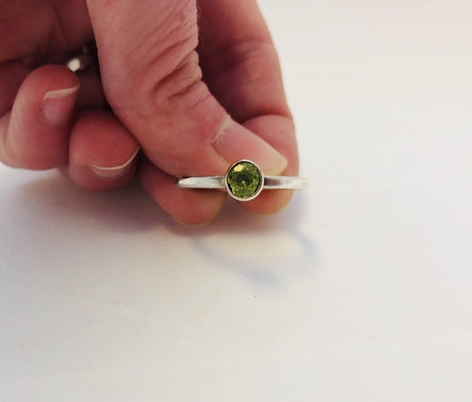 Designer Sterling Silver 925 Round Peridot Station Stackable Band Ring