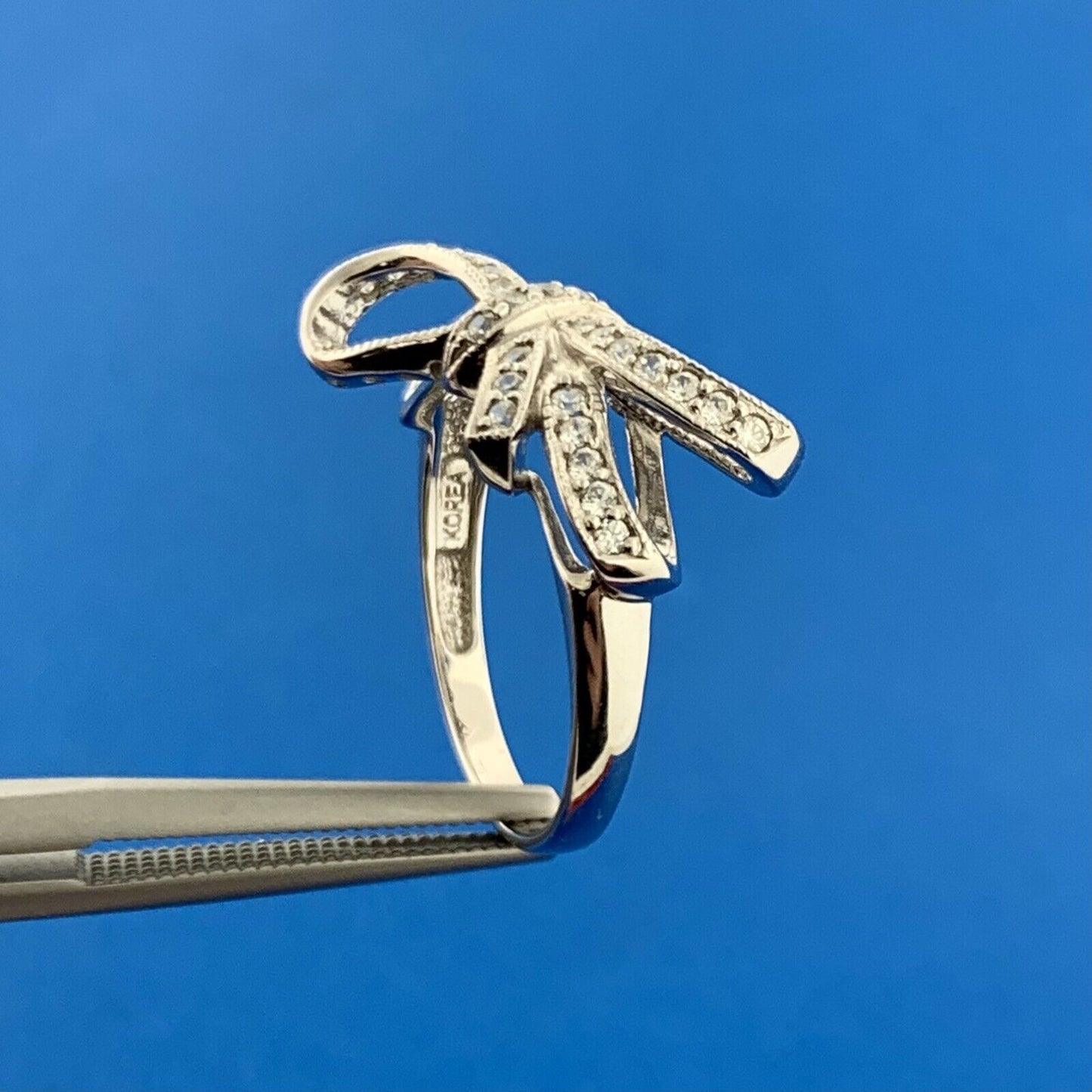 Designer Gorgeous 14k White Gold Round Sparkling CZ Tied Ribbon Ring Size 6