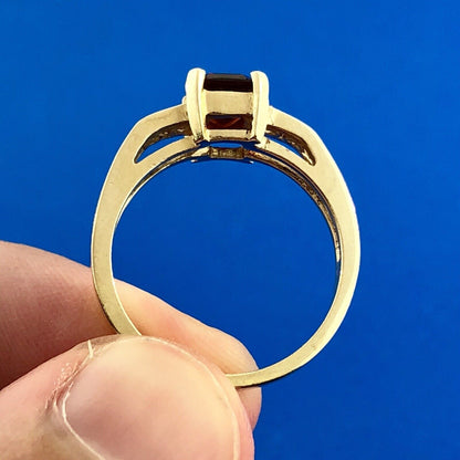 Modern 14K Yellow Gold Garnet Diamond Engagement Bridal Cocktail Ring