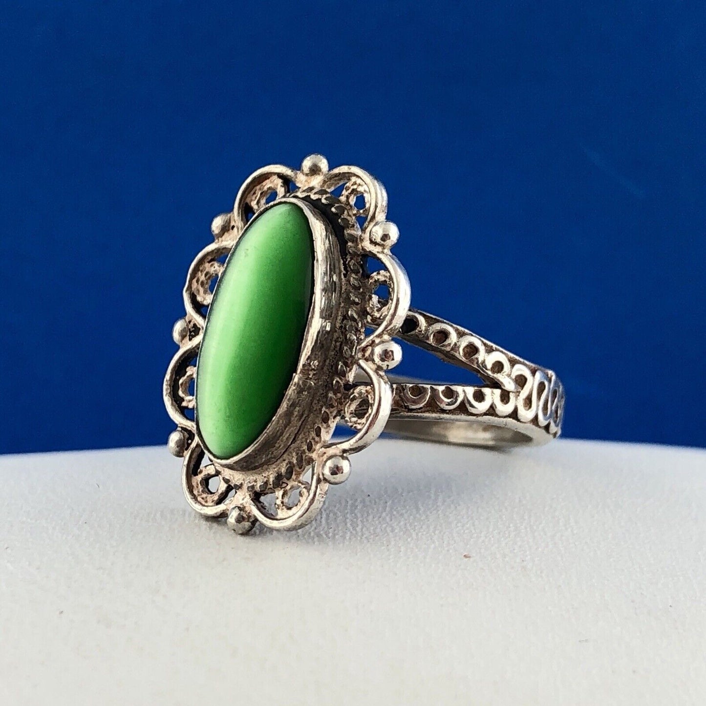 Bright Retro Sterling Silver 925 Green Tigers Eye Scroll Filigree Cocktail Ring