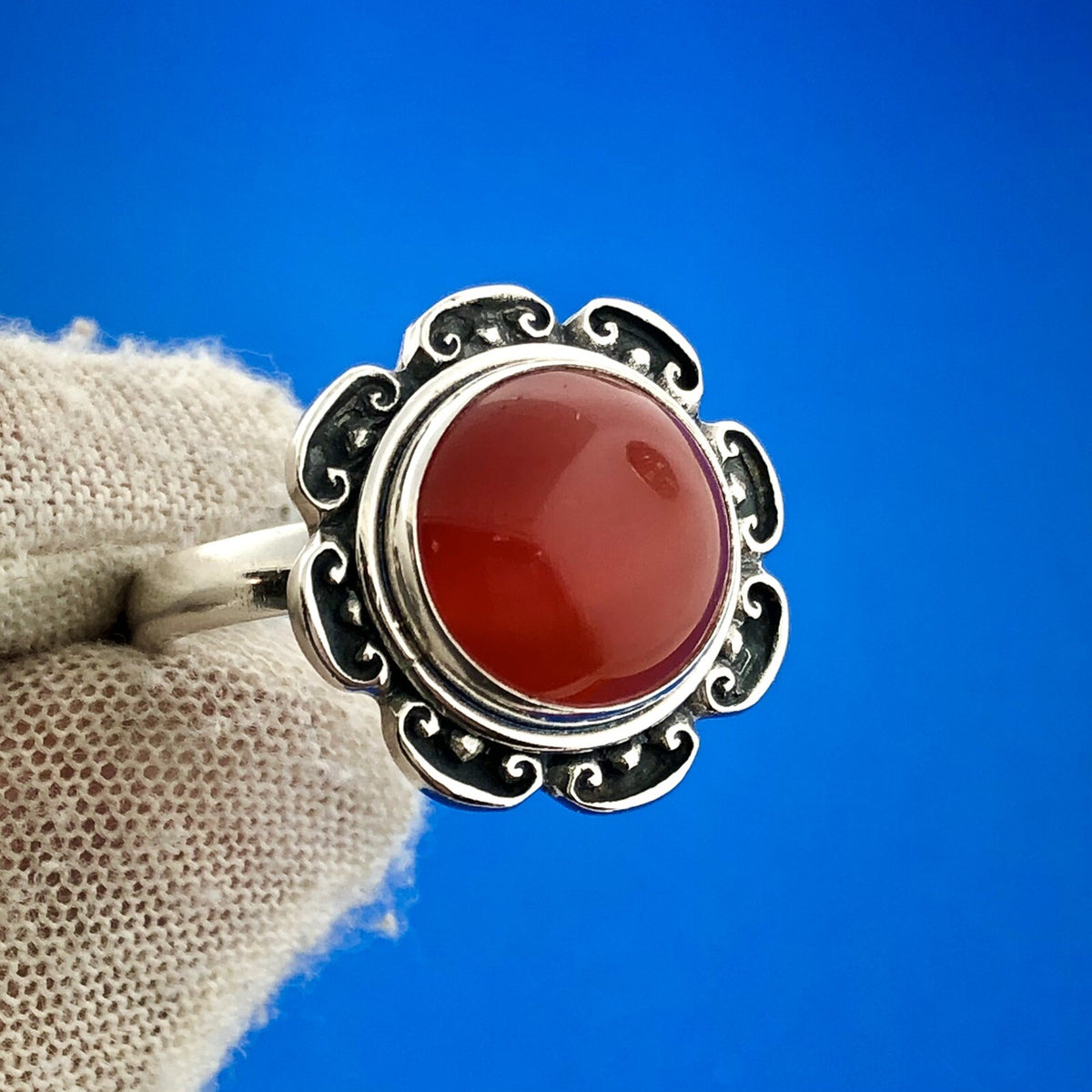 Retro 925 Sterling Silver Carnelian Cabochon Gemstone Flower Shaped Ring