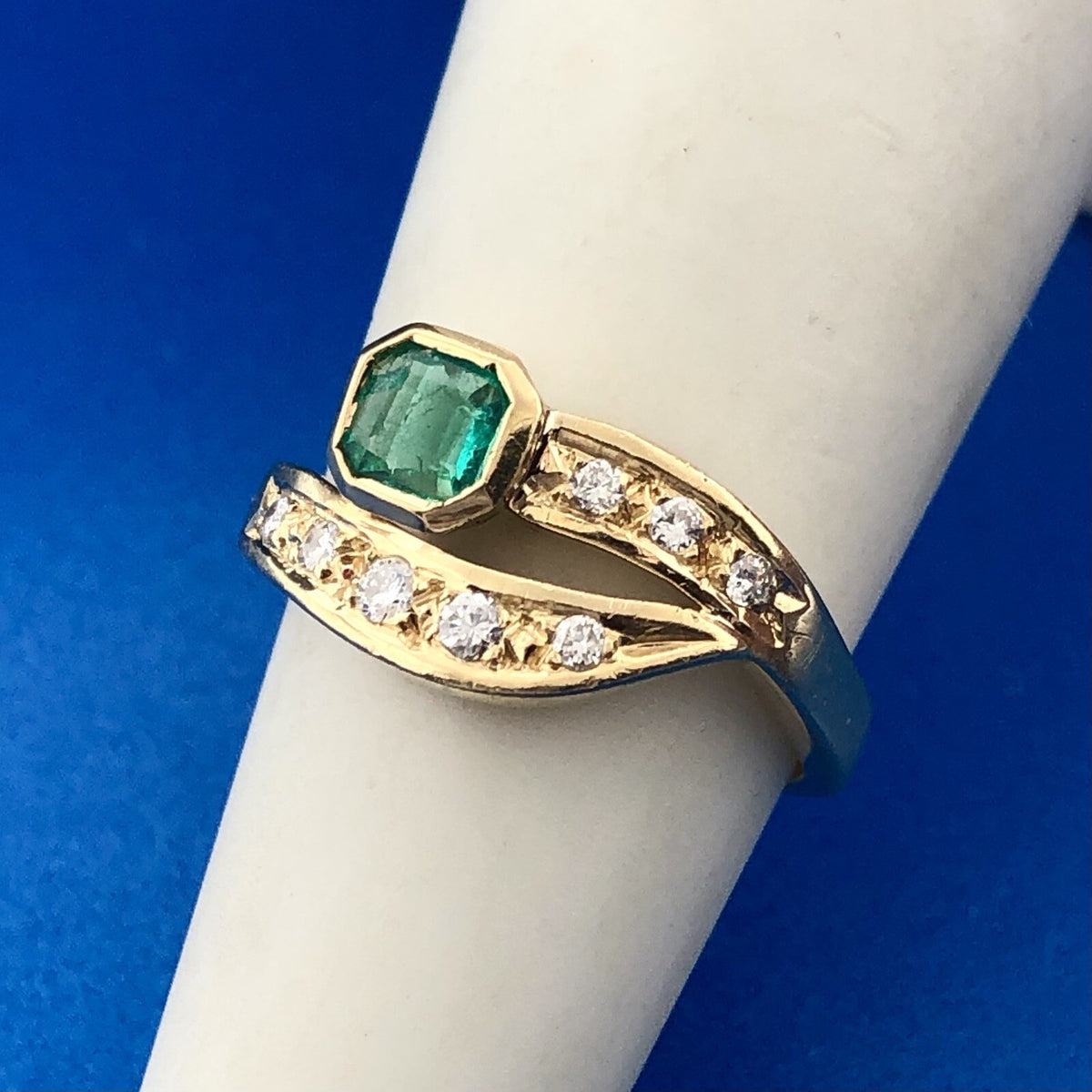 Modernist Free Form 18K Yellow Gold Emerald Diamond May Anniversary Ring