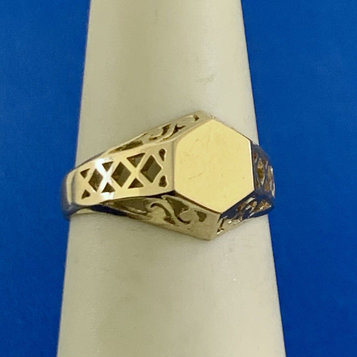 Engravable Hexagon Top 14KP Yellow Gold Filigree Detail Size 6.25 Ring