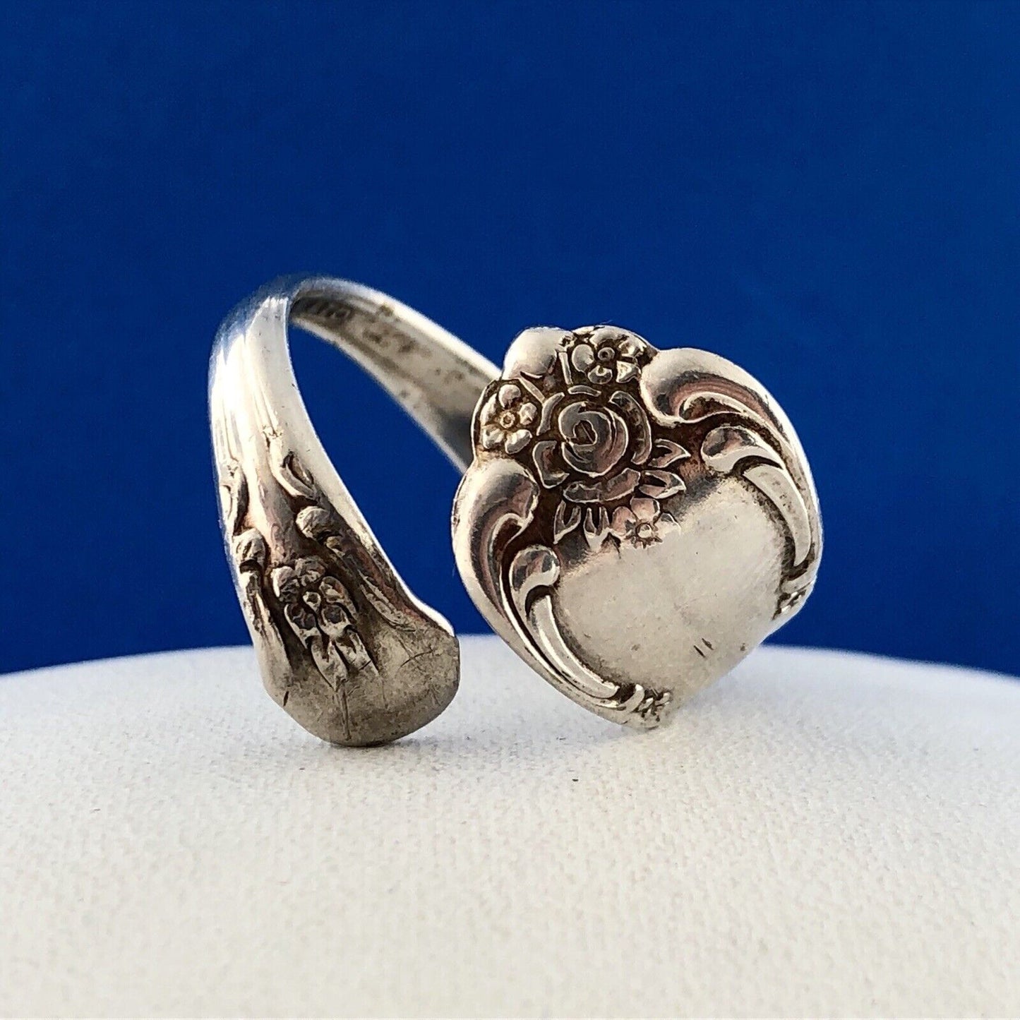 Retro William Rogers Oneida Juliette Pattern Silver Plate Spoon Bypass Ring