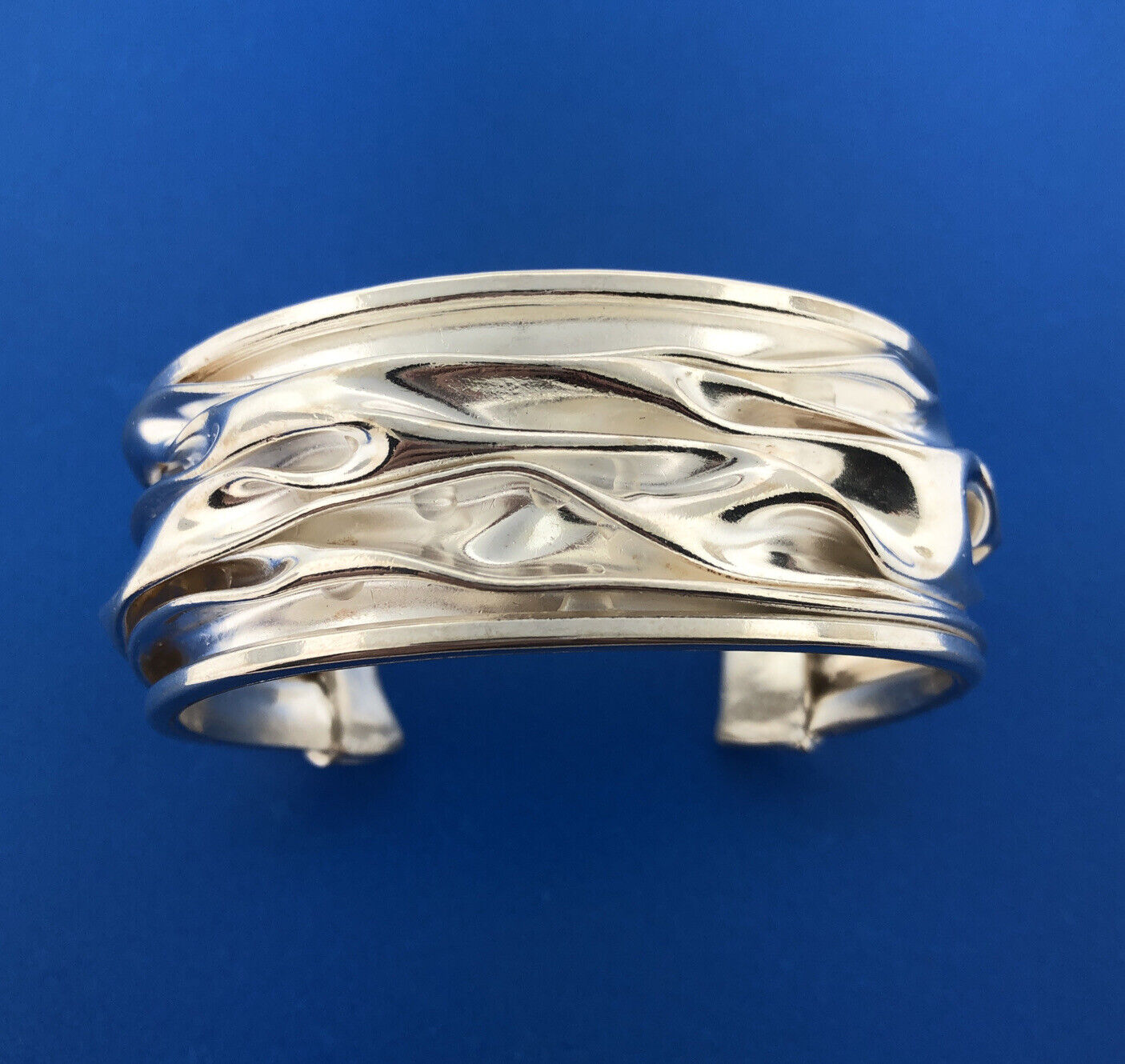 KatzoWork Kat Jamieson 999 Silver Shibori V Wide Handcrafted Cuff Bracelet