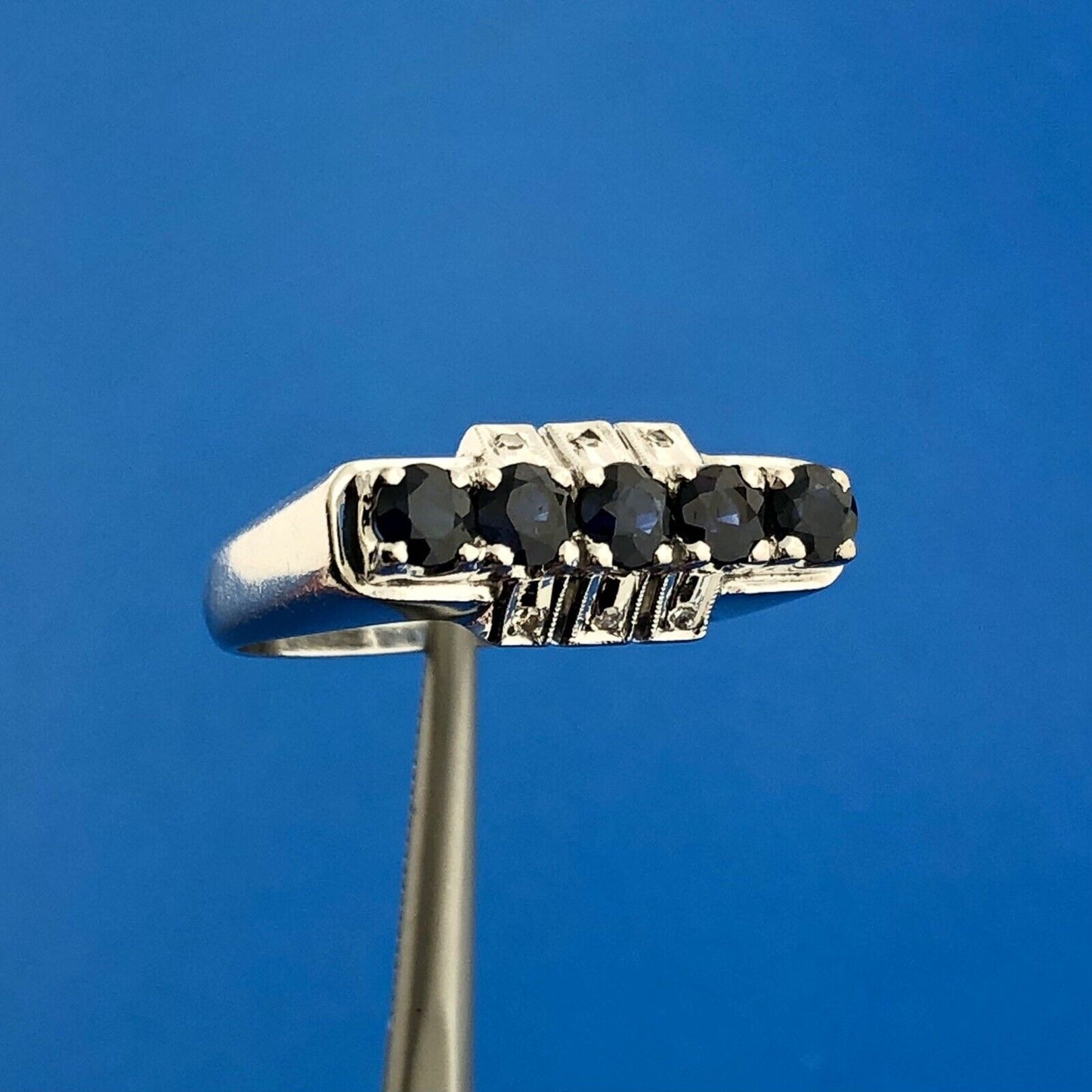 Gorgeous 10k White Gold Round Cut Sapphire Diamond Accent Channel Ring Size 6.5