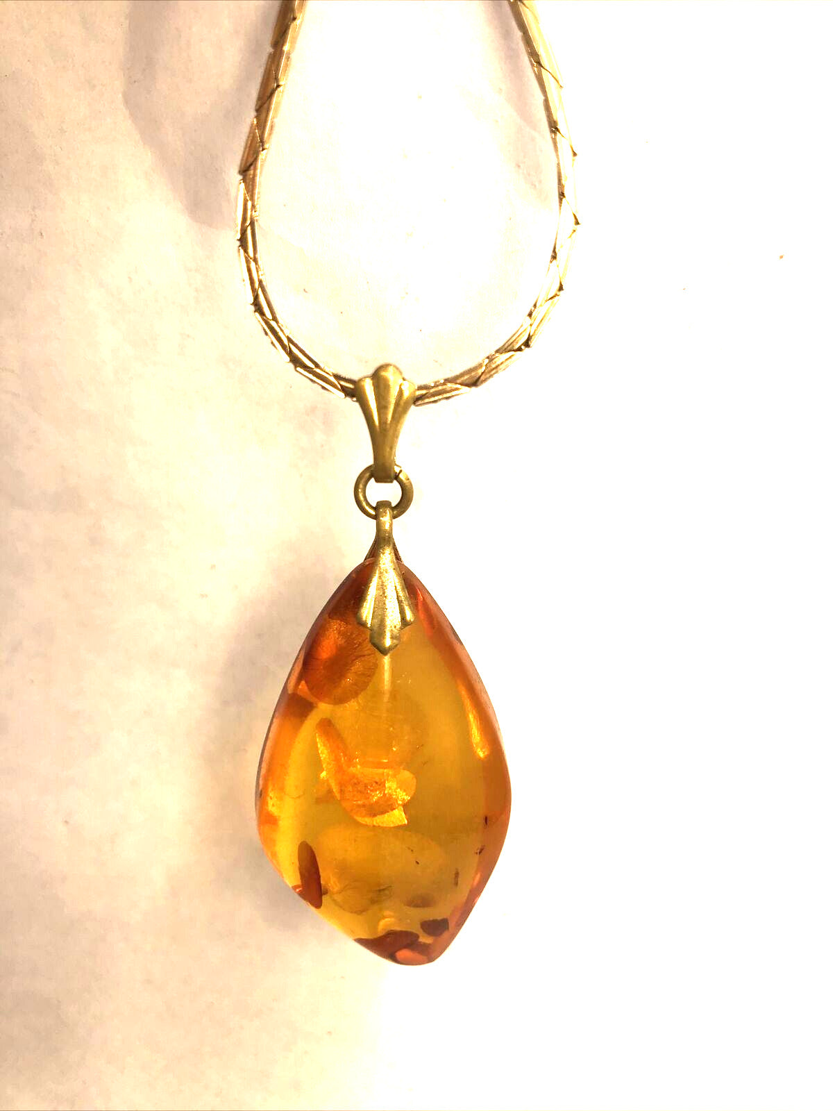 Designer Citation Gold Tone Chain Amber Statement Pendant Necklace