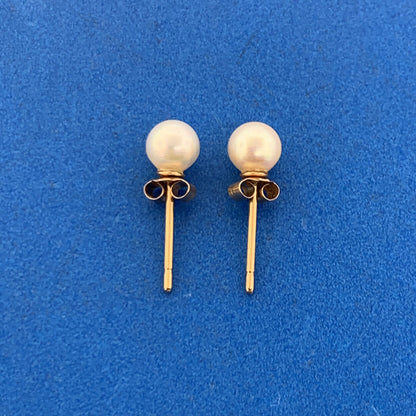 Elegant 18K Yellow Gold Pearl June Anniversary Bridal Accessory Stud Earrings