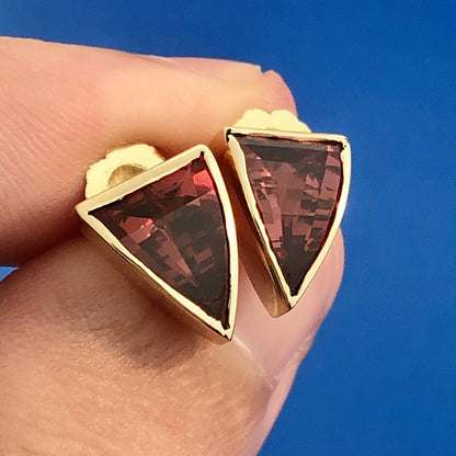 Modernist 14K Yellow Gold Rhodolite Garnet Trilliant January Stud Earrings