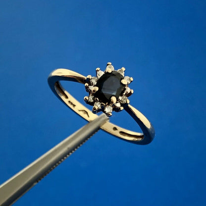 Gorgeous 10k Yellow Gold Oval Cut Sapphire Diamond Halo Small Ring Size 6.75