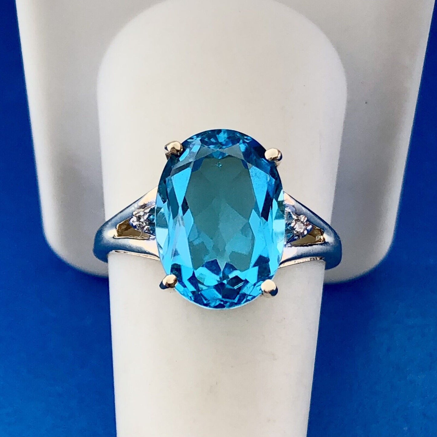 Stunning 10k Yellow Gold Oval Swiss Blue Topaz Diamond Accented Ring Size 10