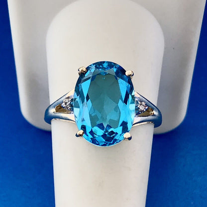 Stunning 10k Yellow Gold Oval Swiss Blue Topaz Diamond Accented Ring Size 10