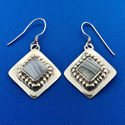 Lovely Sterling Silver 925 Cabochon Gray Lace Agate Square Dangle Hook Earrings