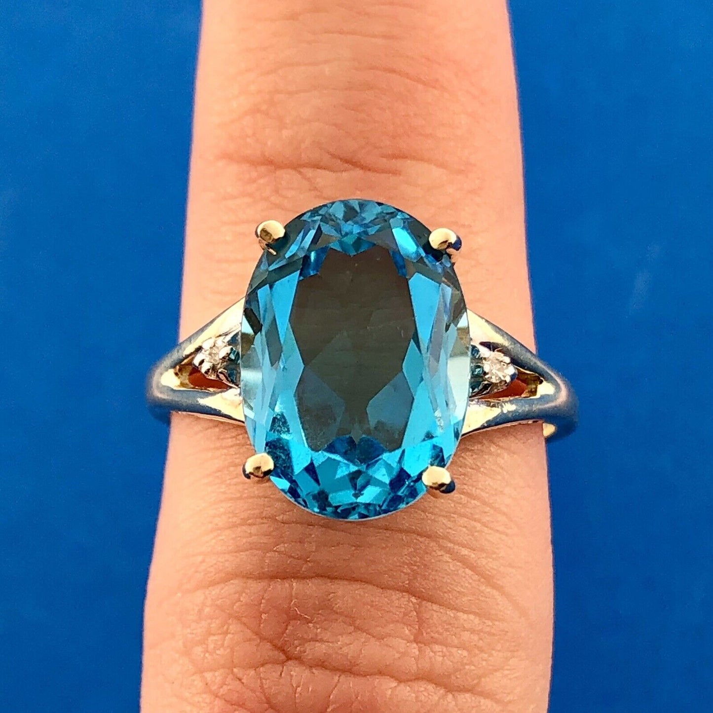 Stunning 10k Yellow Gold Oval Swiss Blue Topaz Diamond Accented Ring Size 10