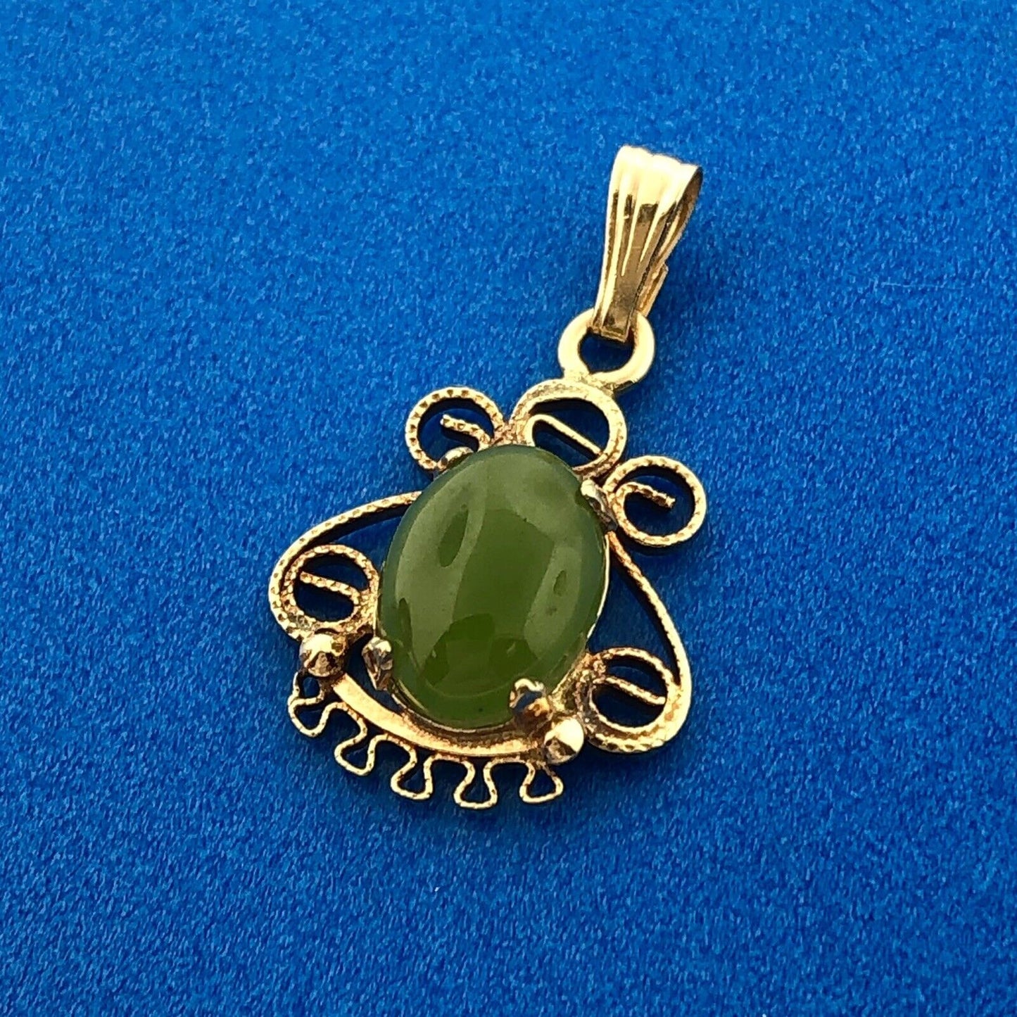 Vintage 14K Yellow Gold Jade Jadeite Oval Cabochon Filigree Drop Pendant