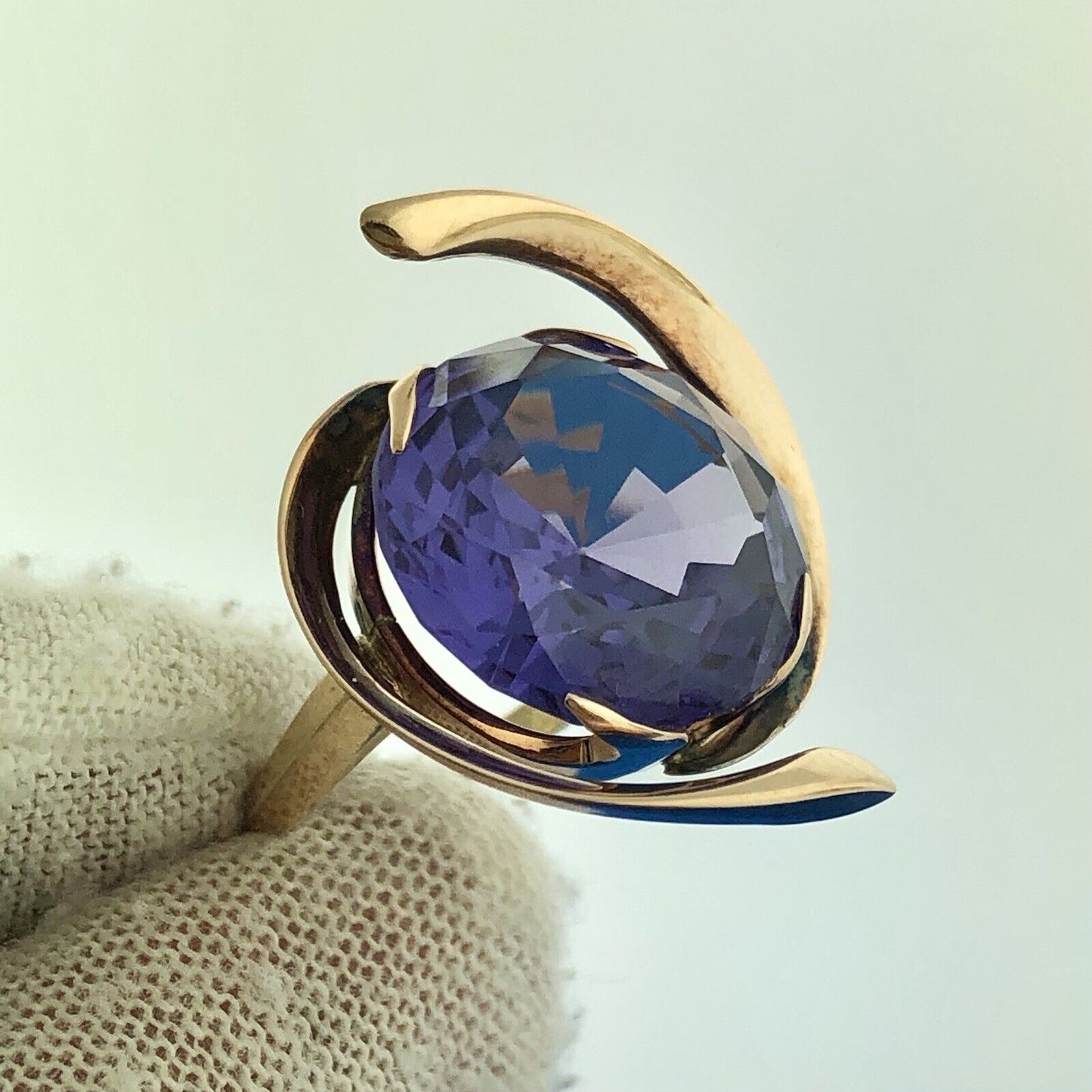 Modernist 14K Yellow Gold Purple Sapphire Solitaire Cocktail Statement Ring