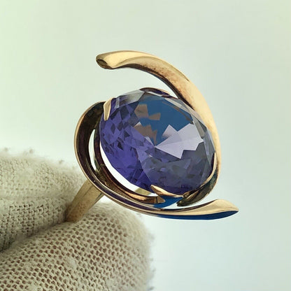 Modernist 14K Yellow Gold Purple Sapphire Solitaire Cocktail Statement Ring