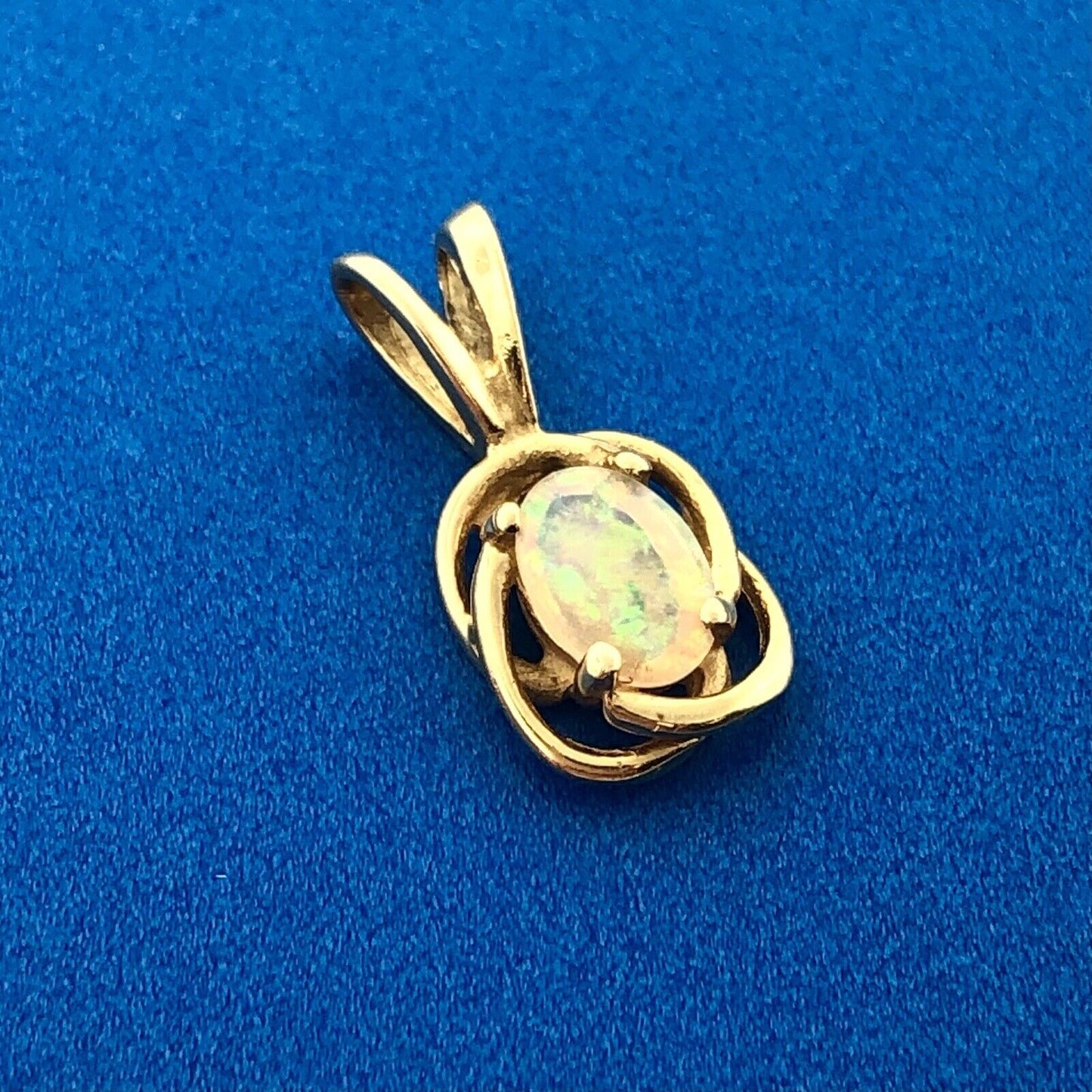 Retro 14K Yellow Gold Oval Opal Cabochon October Anniversary Charm Pendant