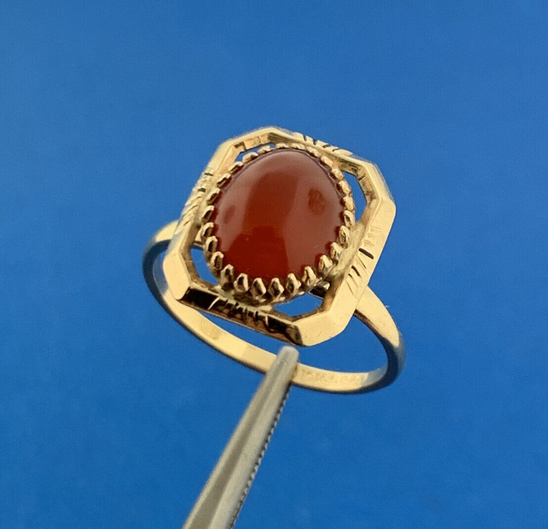 Vintage Designer 10K Yellow Gold Oval Red Carnelian Cabochon Ring