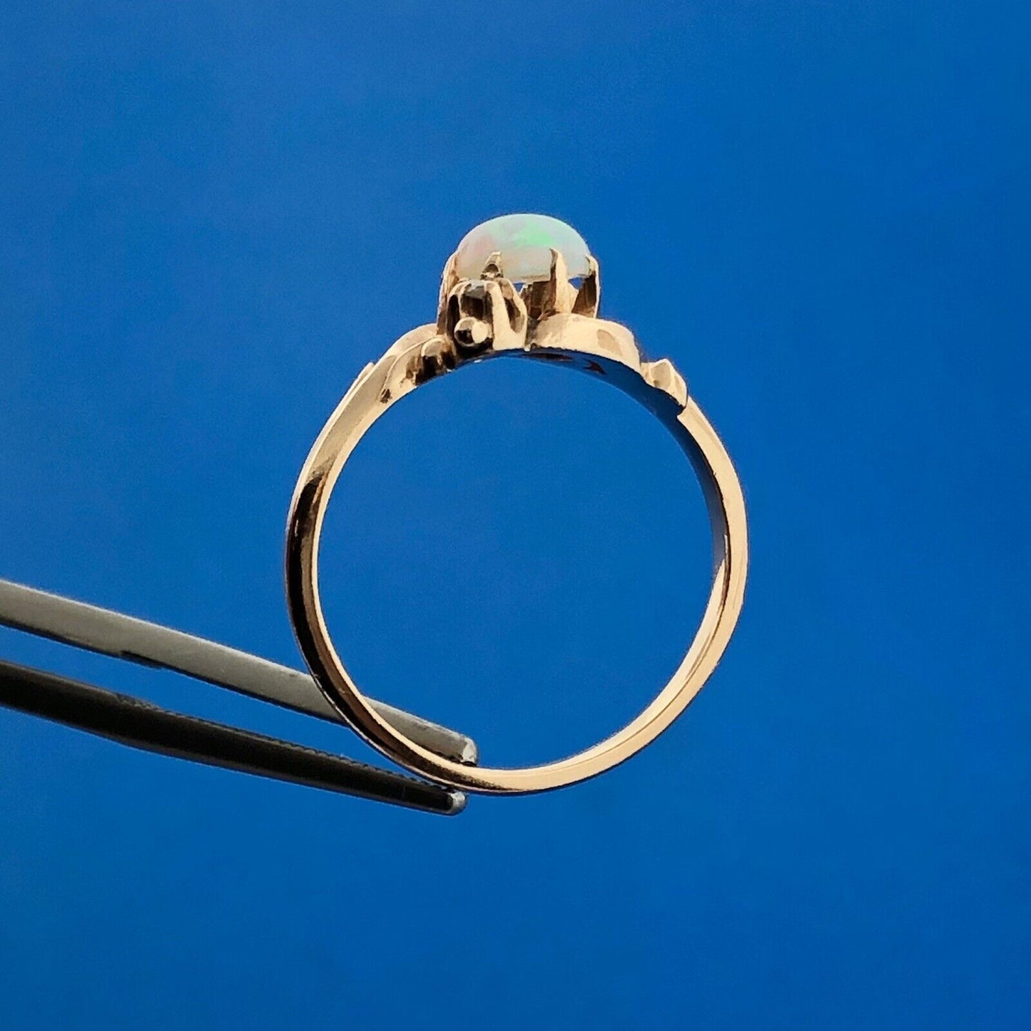 Lovely 10k Yellow Gold Cabochon Circle White Opal Diamond Accent Ring Size 6.25