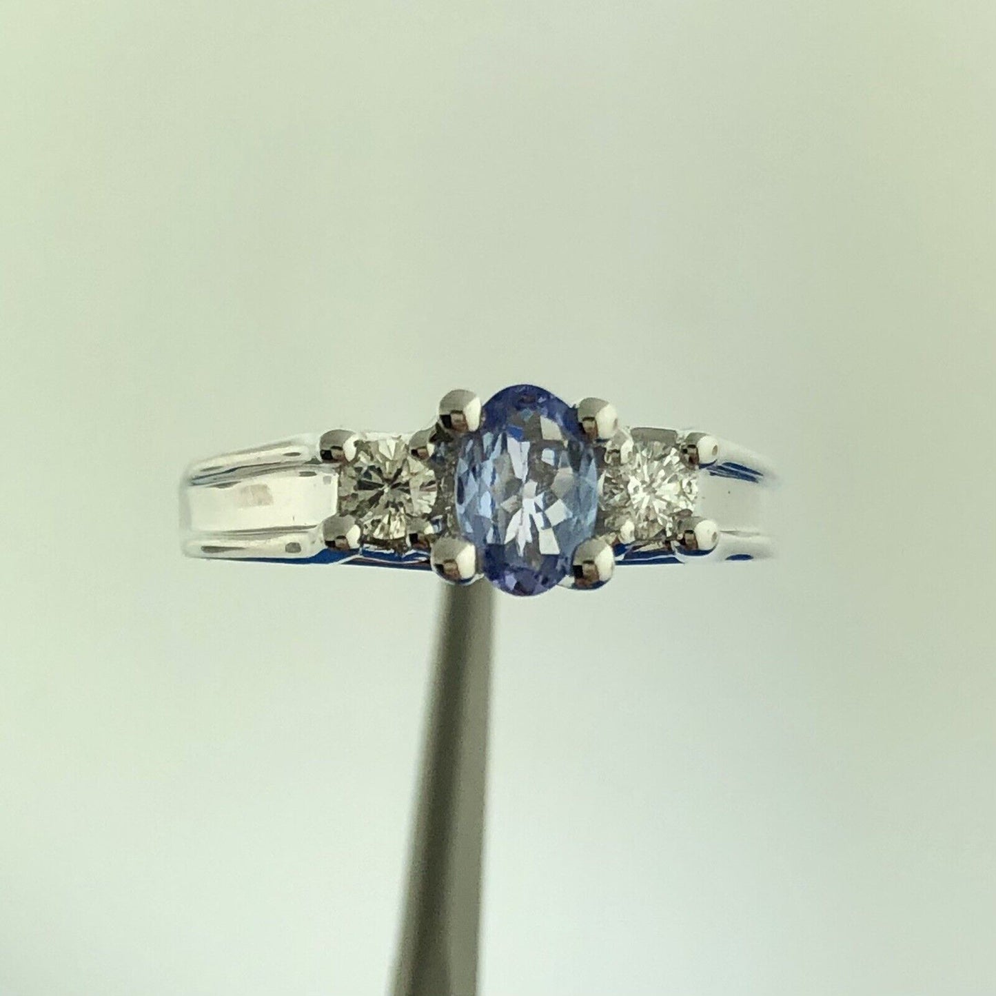 Gorgeous 14k White Gold Oval Tanzanite Round Diamond Accent Ring Size 6.5